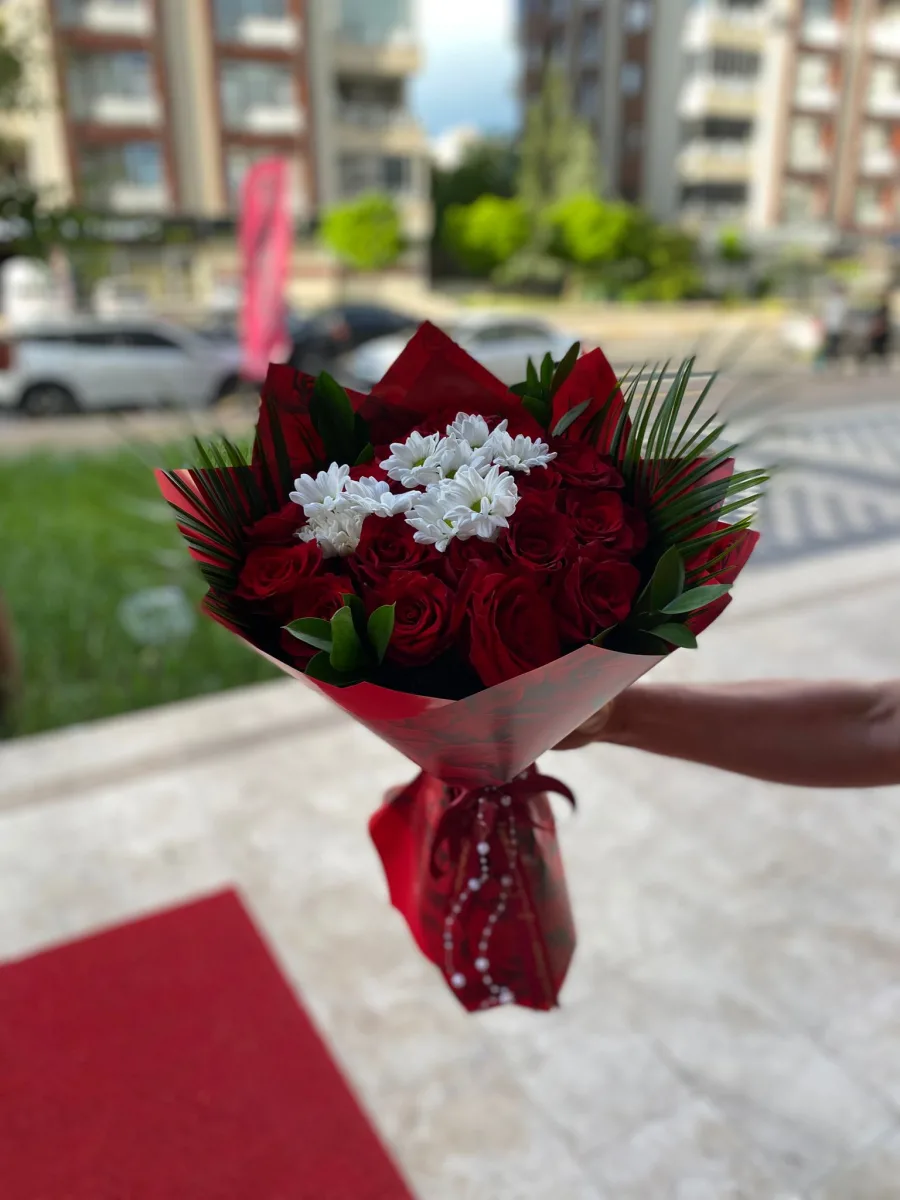 Papatya Dokunuşlu 21 Gül Buketi
